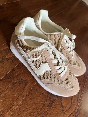 TOP Moda Beige and Cream Knit Lace-Up Sneakers